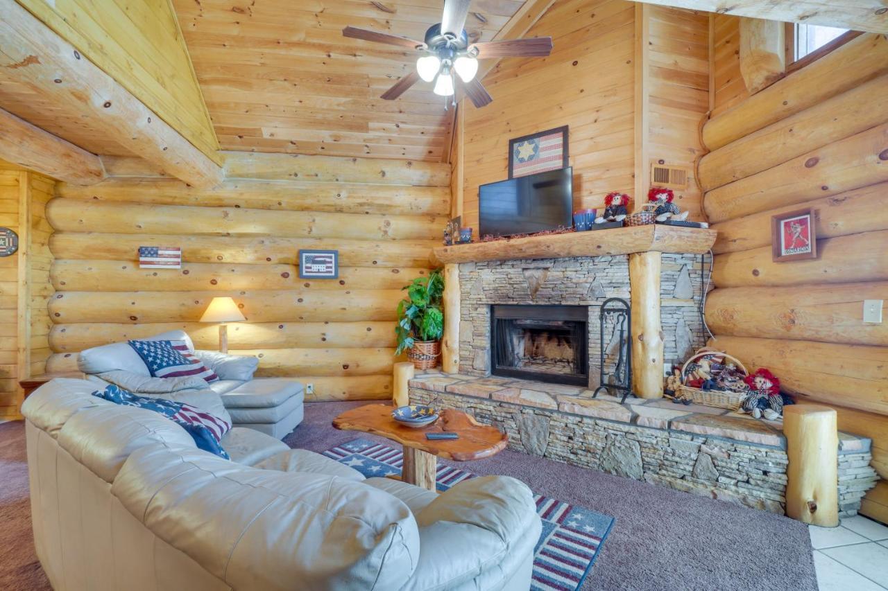 Idyllic Gatlinburg Cabin With Hot Tub And Balcony! Extérieur photo