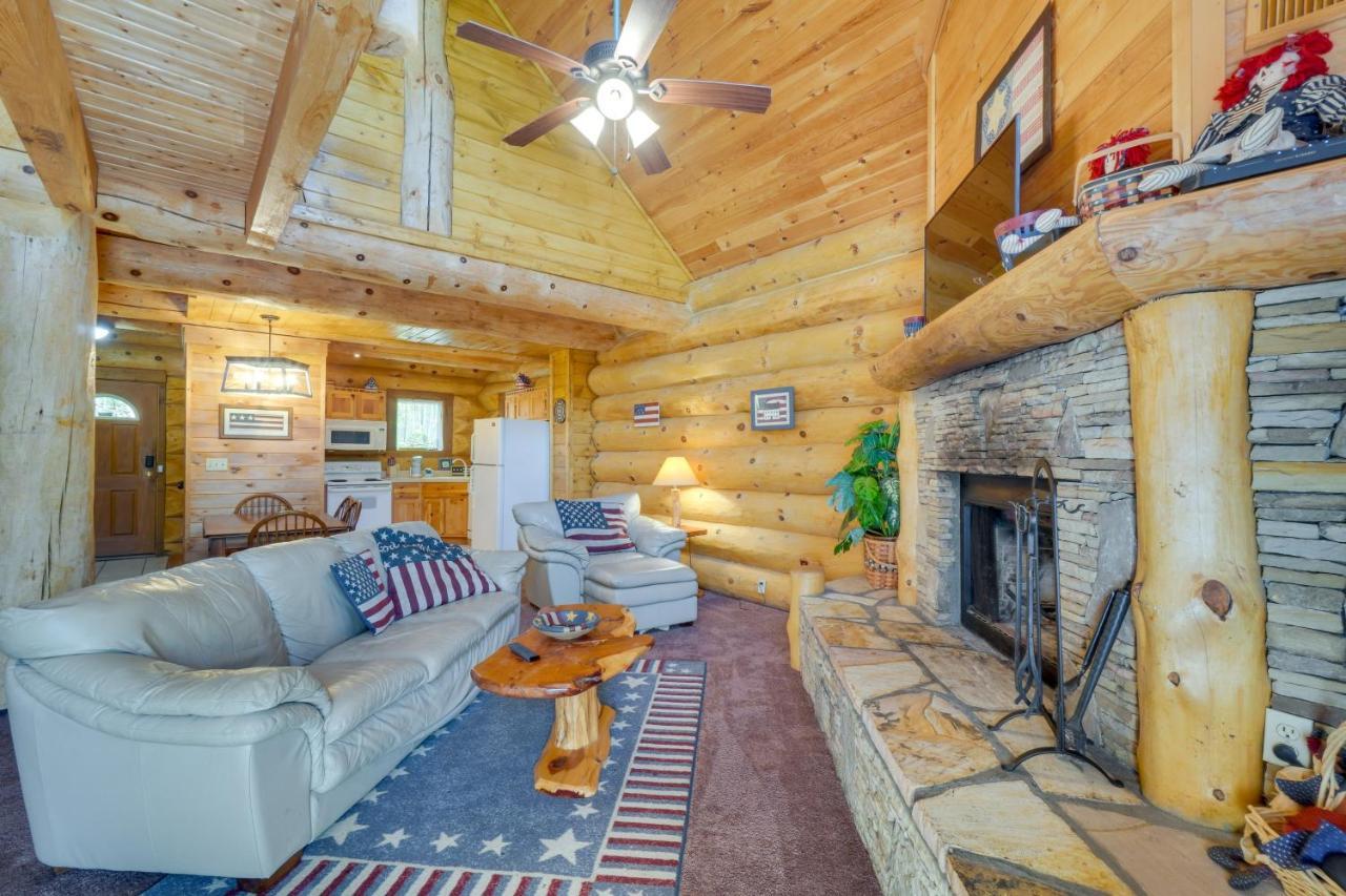Idyllic Gatlinburg Cabin With Hot Tub And Balcony! Extérieur photo
