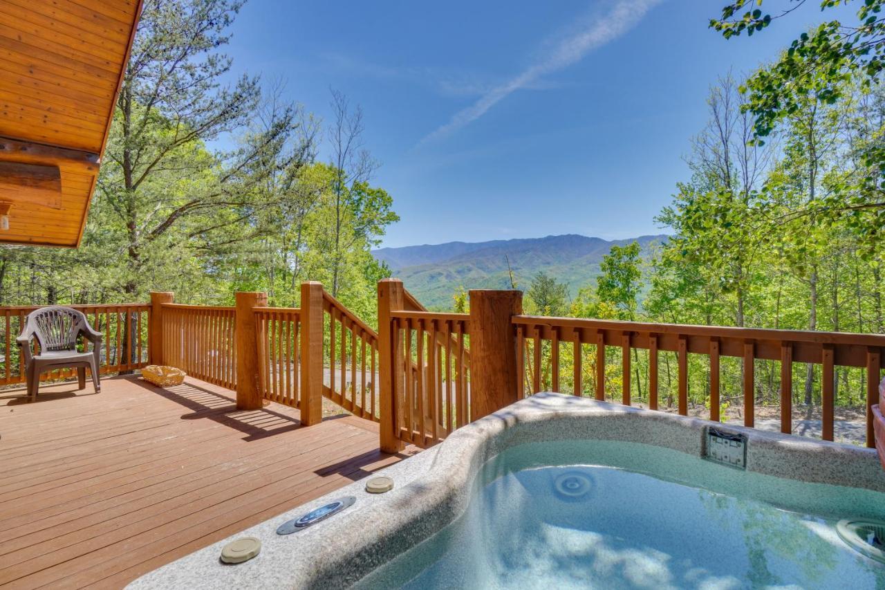 Idyllic Gatlinburg Cabin With Hot Tub And Balcony! Extérieur photo